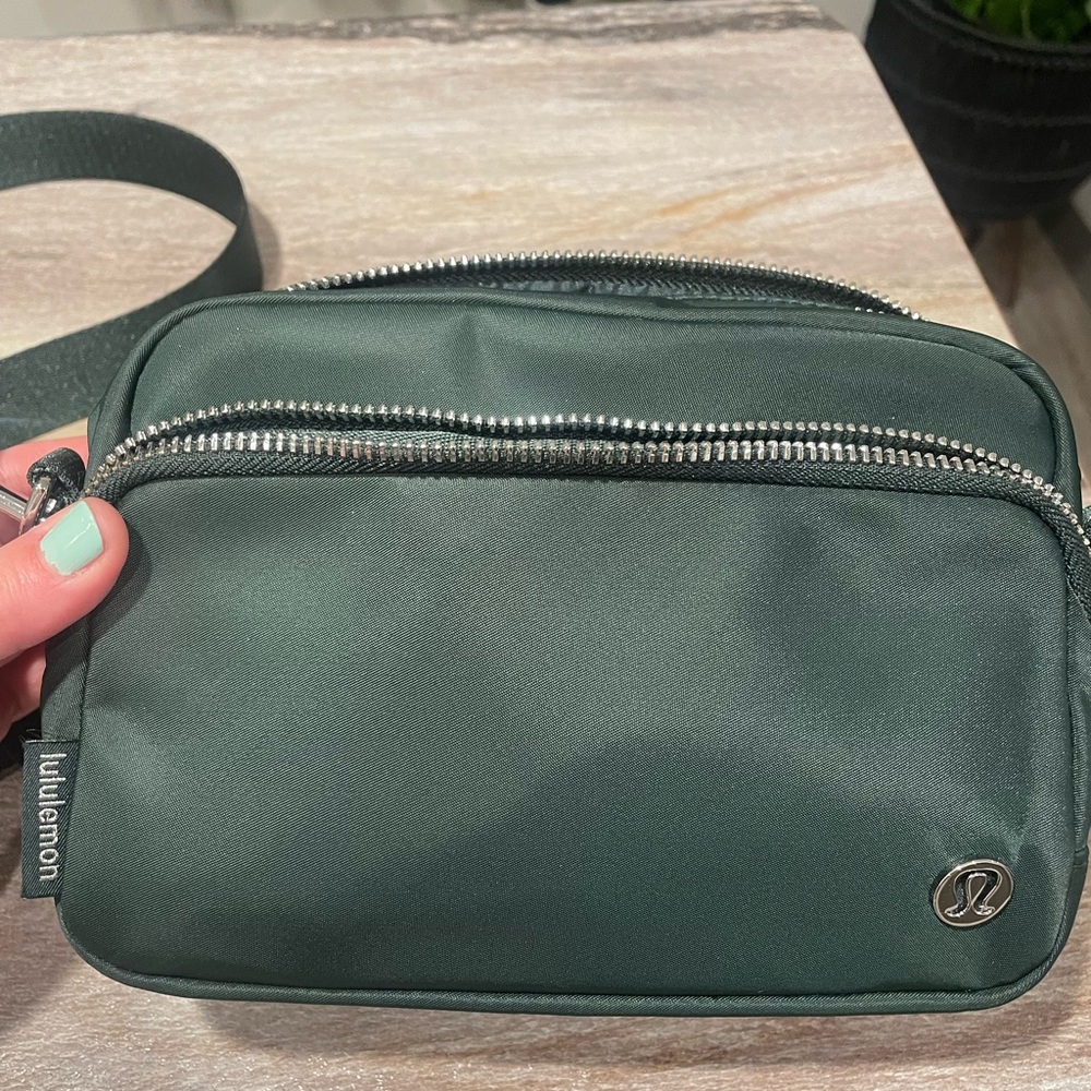 Lululemon Everywhere 2L Green Crossbody Bag